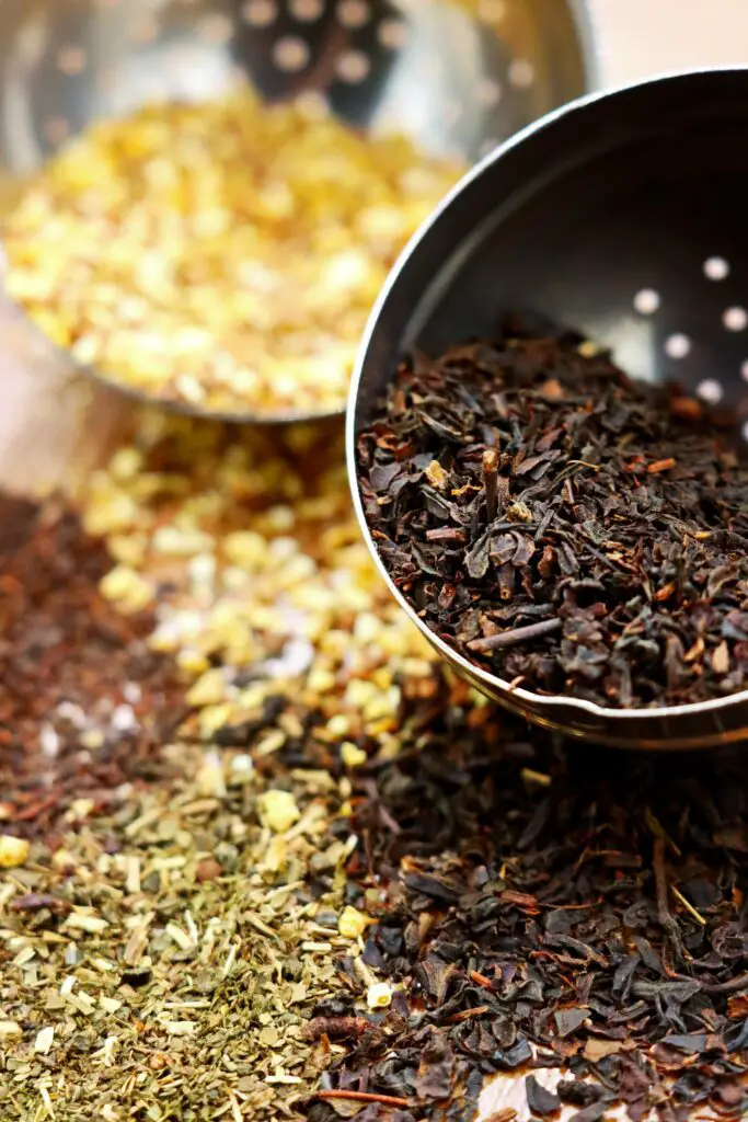 Black, White and Green Raw Tea Leaves